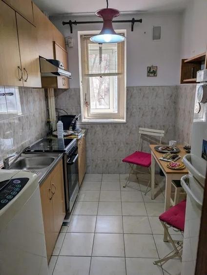 Apartament cu 3 camere decomandat, mobilat în Berceni