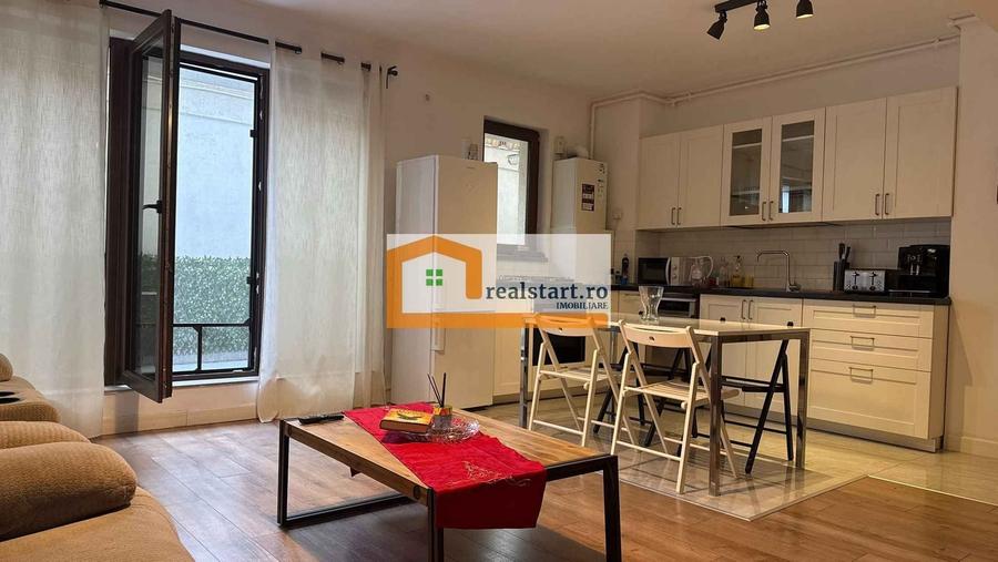 Apartament cu 4 camere decomandat, mobilat în Băneasa