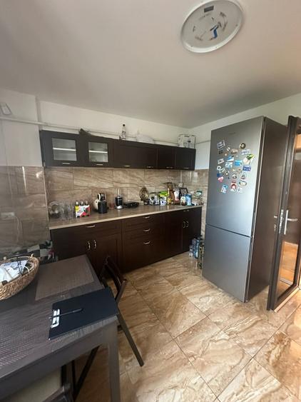 Apartament cu 3 camere decomandat, mobilat în Barieră