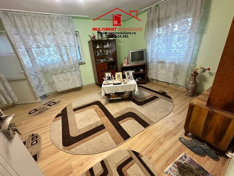 Casă individuală cu 6 camere cu Teren 693 Mp în Exterior Sud