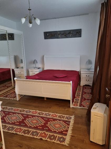 Apartament cu 3 camere semidecomandat în Palazu Mare