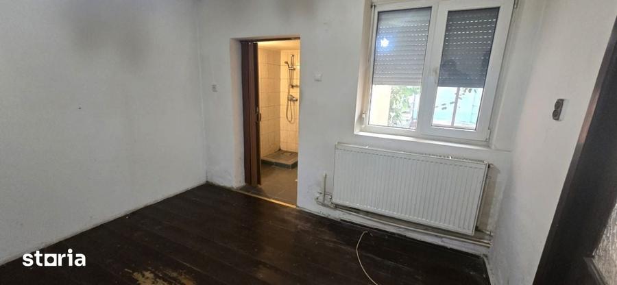 Casă cu 6 camere cu Teren 523 Mp în Cantemir