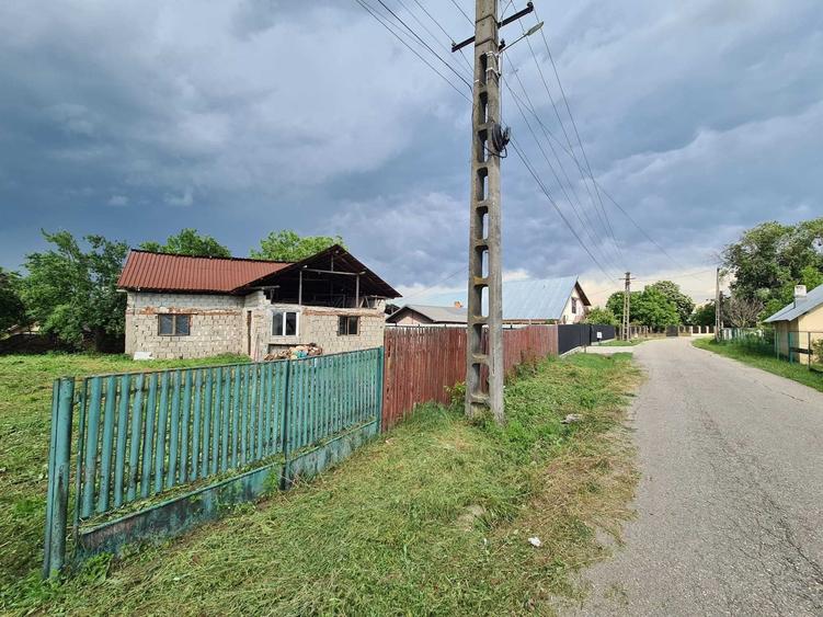 Teren de 1200 mp, în Oarja