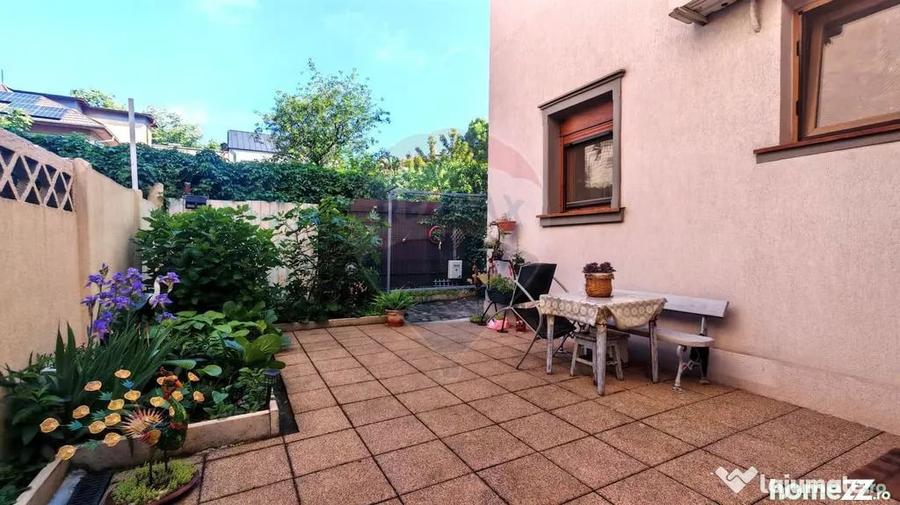 Apartament cu 4 camere semidecomandat în Domenii