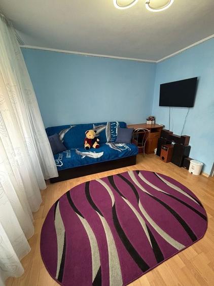 Apartament cu 3 camere decomandat, mobilat în Central