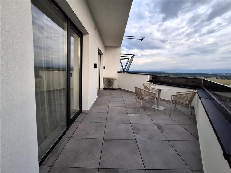 Apartament cu 3 camere decomandat în Exterior Sud