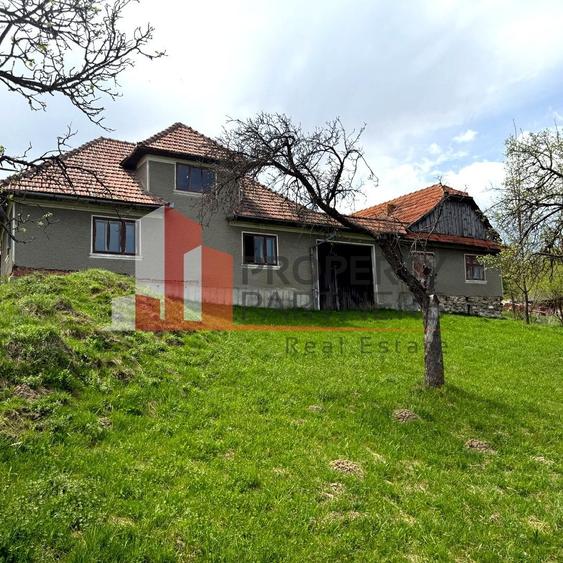 Casă individuală cu 5 camere cu Canalizare în Bran