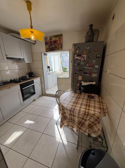 Apartament cu 3 camere decomandat, mobilat în Apusului