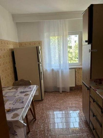 Apartament cu 3 camere decomandat în Zăvoi
