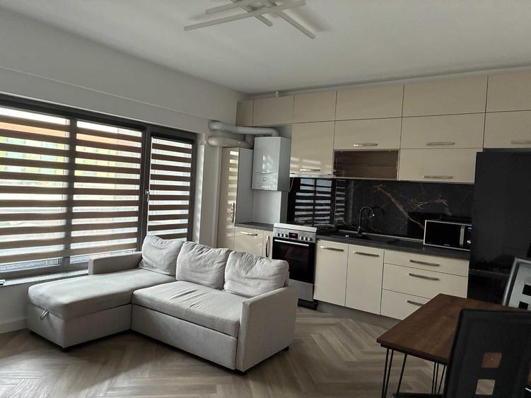 Apartament cu 2 camere decomandat în 1 Mai