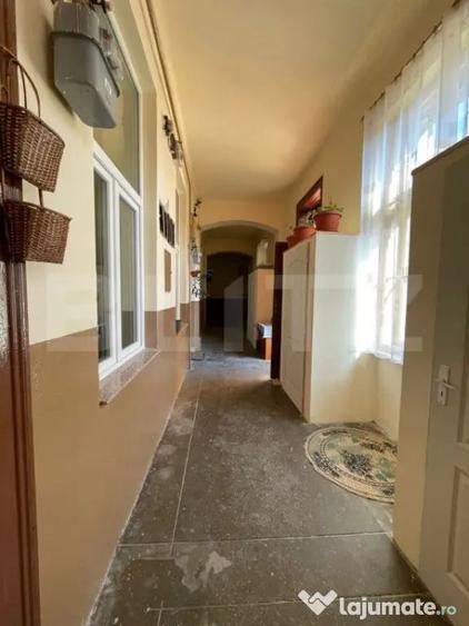 Apartament cu 2 camere semidecomandat, mobilat în Central