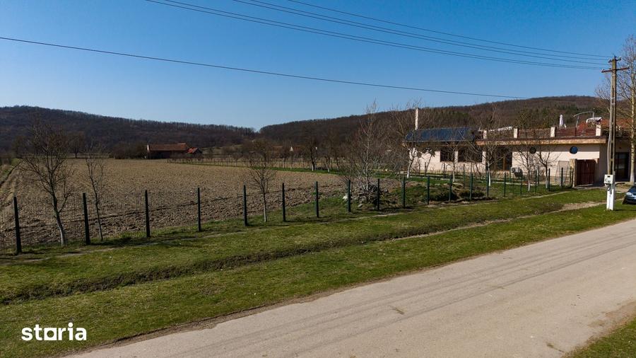 Teren de 2970 mp, în Mașloc