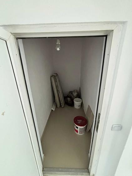 Apartament cu 4 camere nedecomandat în Pianu