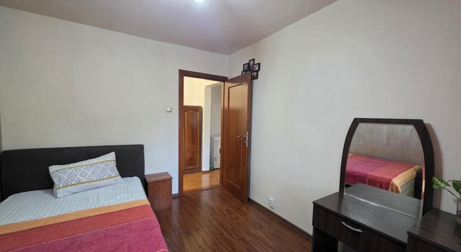 Apartament cu 3 camere decomandat, mobilat în Aradului