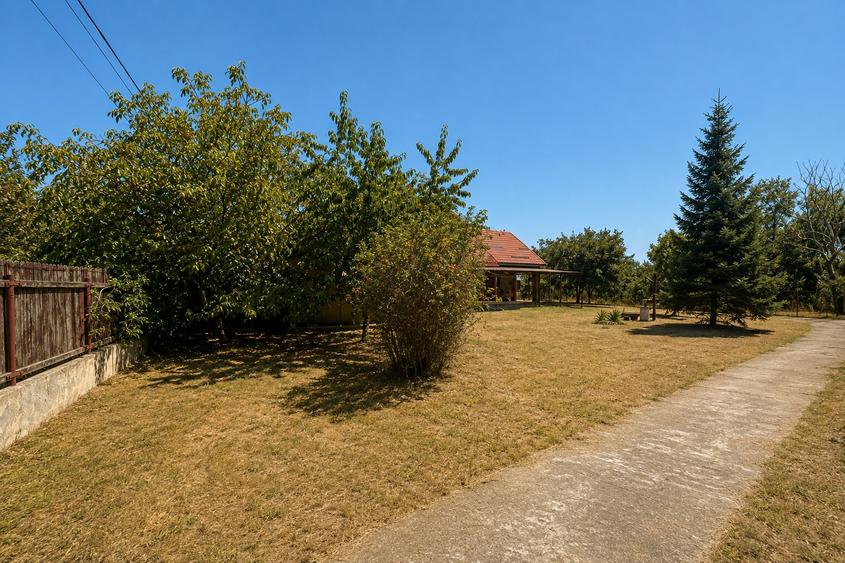 Casă individuală cu 4 camere cu Teren 1528 Mp în Letca Veche