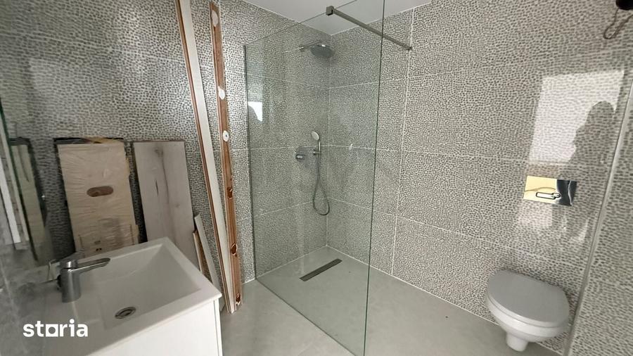 Apartament cu 3 camere semidecomandat în Odăile