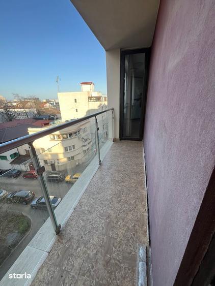 Apartament cu 3 camere semidecomandat, mobilat în Dorobanți