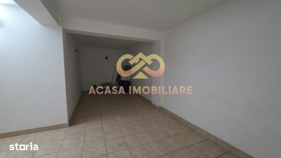 Casă cu 7 camere cu Teren 400 Mp în Tătărași