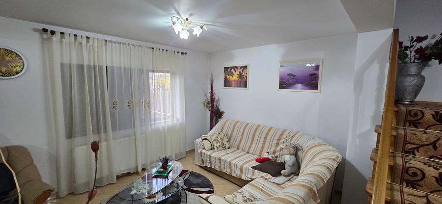 Casă individuală cu 5 camere cu Garaj în Petrești