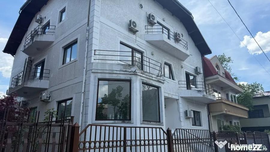 Casă cu 7 camere cu Teren 303 Mp în Domenii