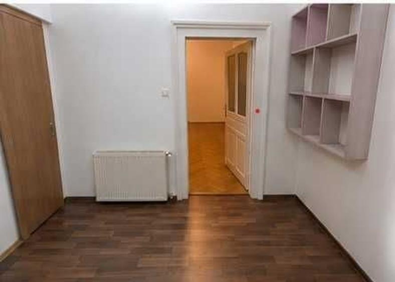 Apartament cu 4 camere semidecomandat în Central
