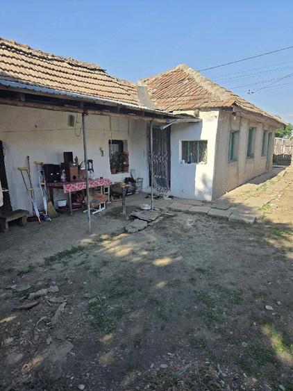 Casă cu Teren 300 Mp în Amara