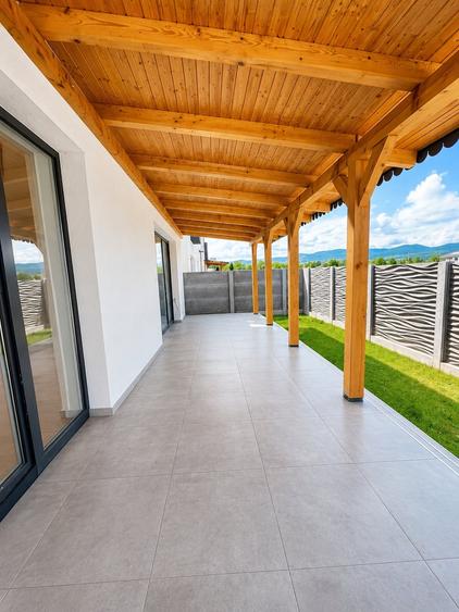 Casă individuală cu 4 camere cu Teren 370 Mp în Oarda
