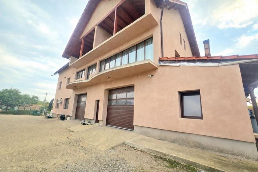 Casă cu 4 camere cu Teren 7773 Mp în Central