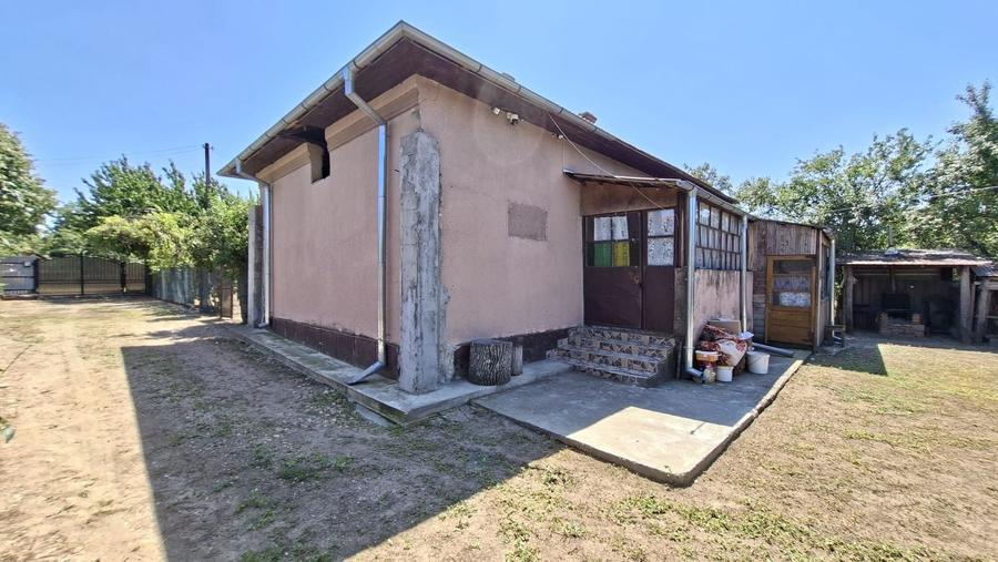 Casă individuală cu 3 camere cu Canalizare în Teiu
