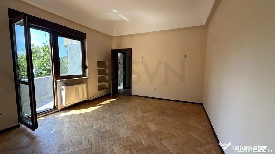 Apartament cu 5 camere decomandat în Victoriei