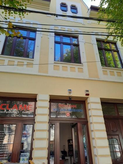 Casă individuală cu 16 camere cu Teren 457 Mp în Central