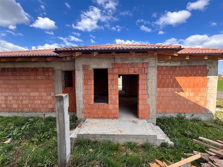 Duplex cu 3 camere cu Teren 500 Mp în Stupini