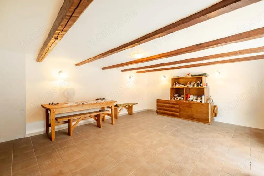 Casă cu Teren 2634 Mp în Jebel