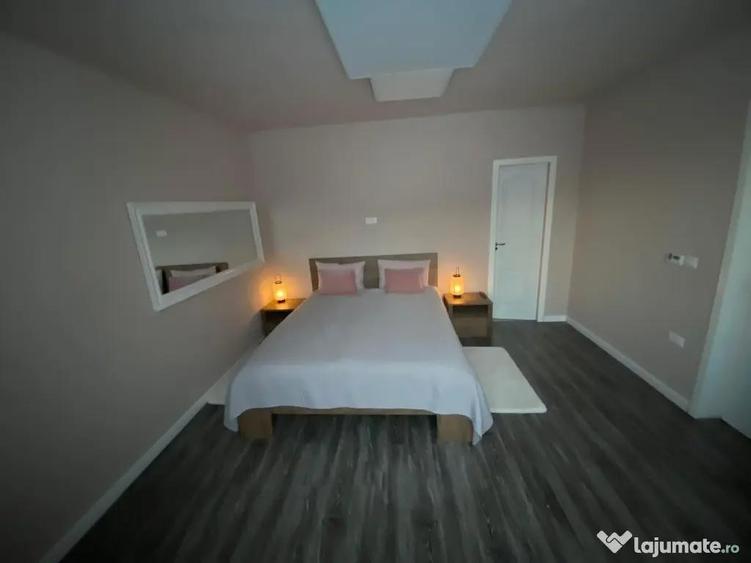 Casă cu 4 camere cu Teren 1200 Mp în Central