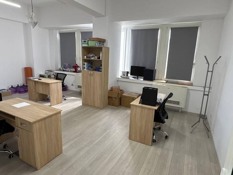 Birou, de 38 mp, în Baza 3