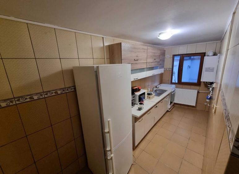 Casă cu 4 camere cu Teren 100 Mp în Central