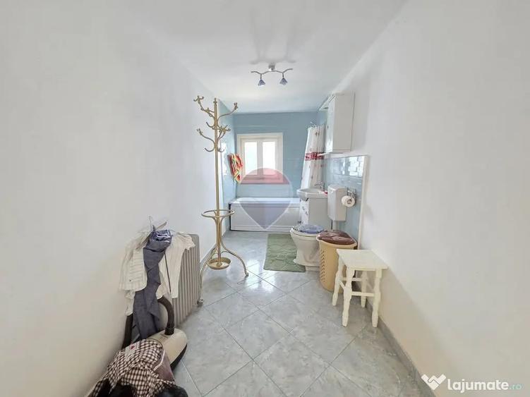 Casă cu 4 camere cu Teren 1155 Mp în Milcovul