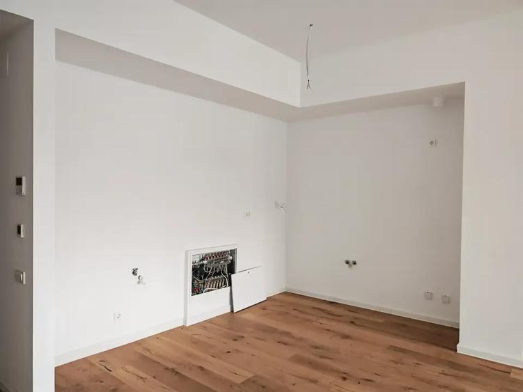 Apartament cu 4 camere decomandat în Aviației