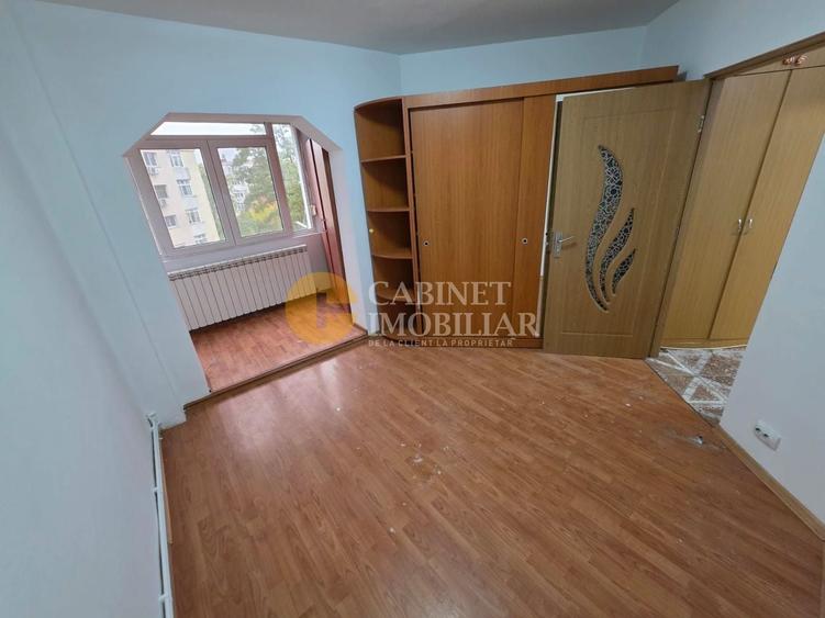 Apartament cu 3 camere semidecomandat în Alexandru cel Bun