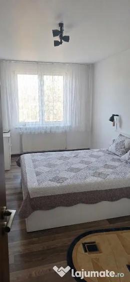 Apartament cu 3 camere decomandat în Tunari
