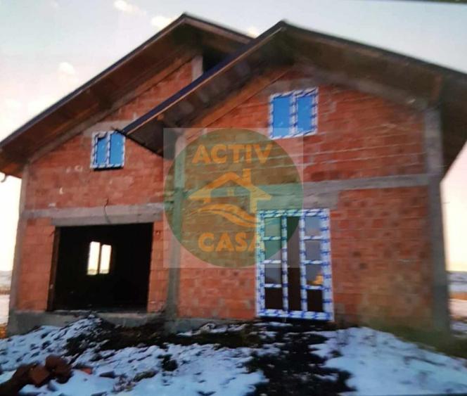 Casă cu 5 camere cu Teren 1300 Mp în Central