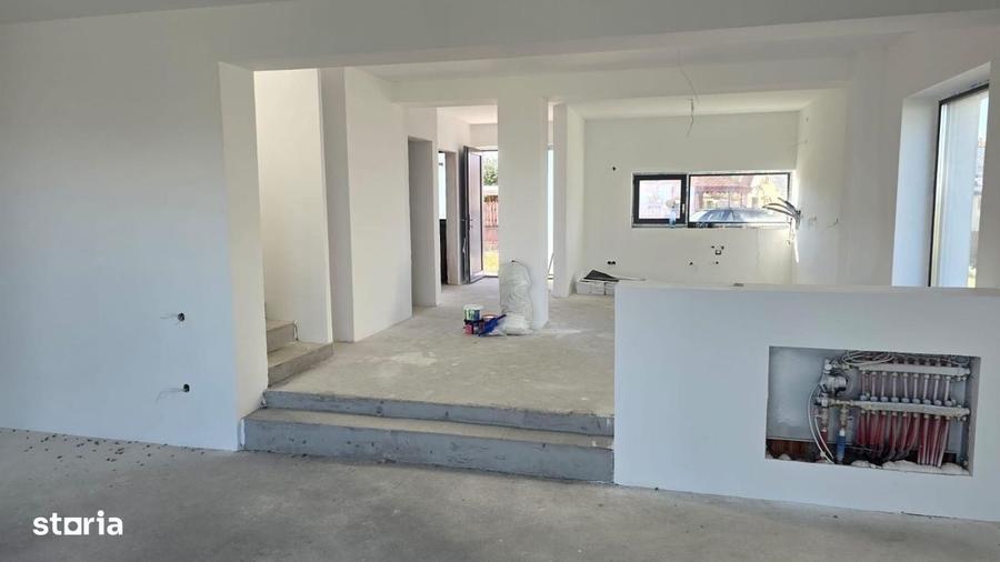 Casă cu 4 camere în Feleacu