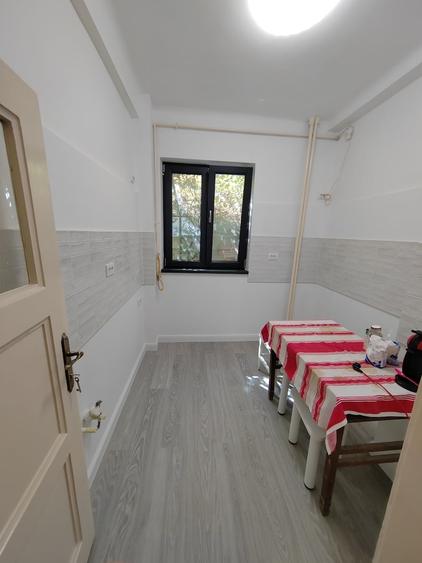 Casă individuală cu 7 camere cu Garaj în Lacul Tei