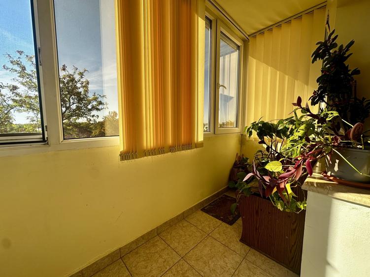 Apartament cu 3 camere decomandat, mobilat în Dâmbovița