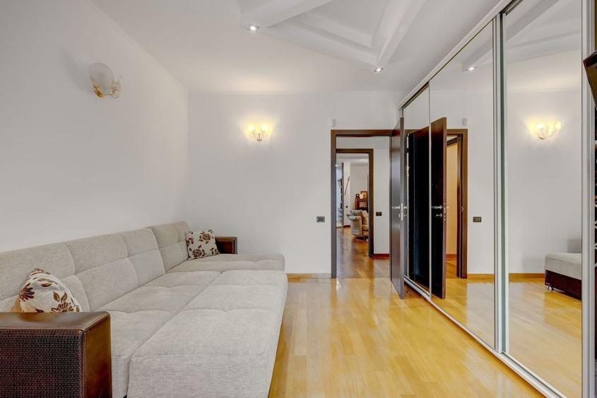 Apartament cu 4 camere decomandat, mobilat în Herăstrău