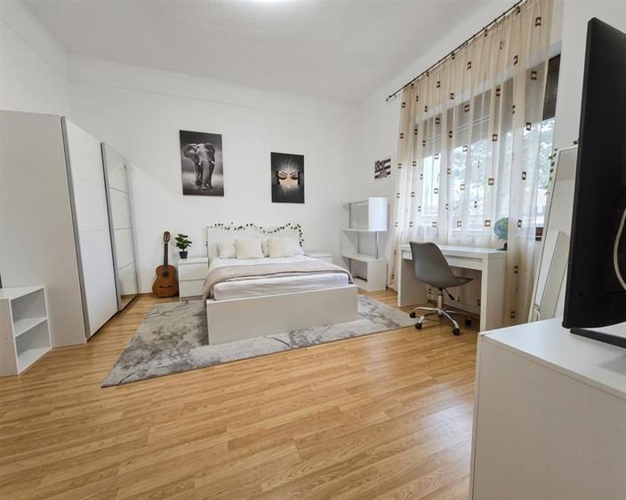 Casă cu 3 camere cu Teren 400 Mp în Central