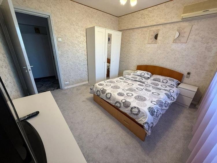 Apartament cu 3 camere decomandat în Obor