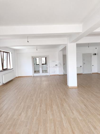Apartament cu 4 camere decomandat în Ozana