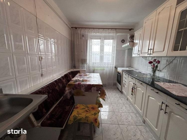 Apartament cu 3 camere decomandat în Brăilița