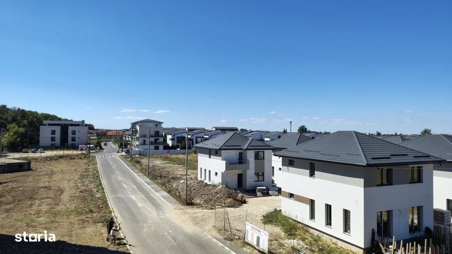 Casă cu 4 camere în Roșu